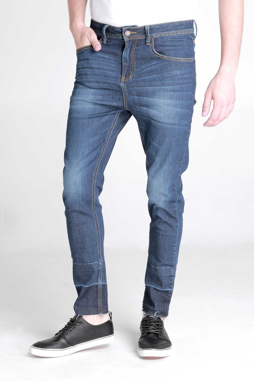 Carrot Fit Jeans With Raw Edge And Embroidery Detail
