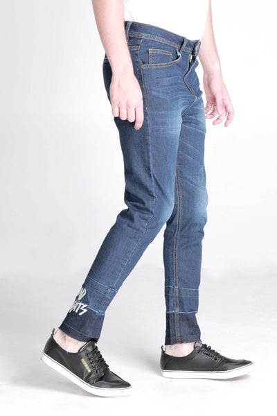 Carrot Fit Jeans With Raw Edge And Embroidery Detail